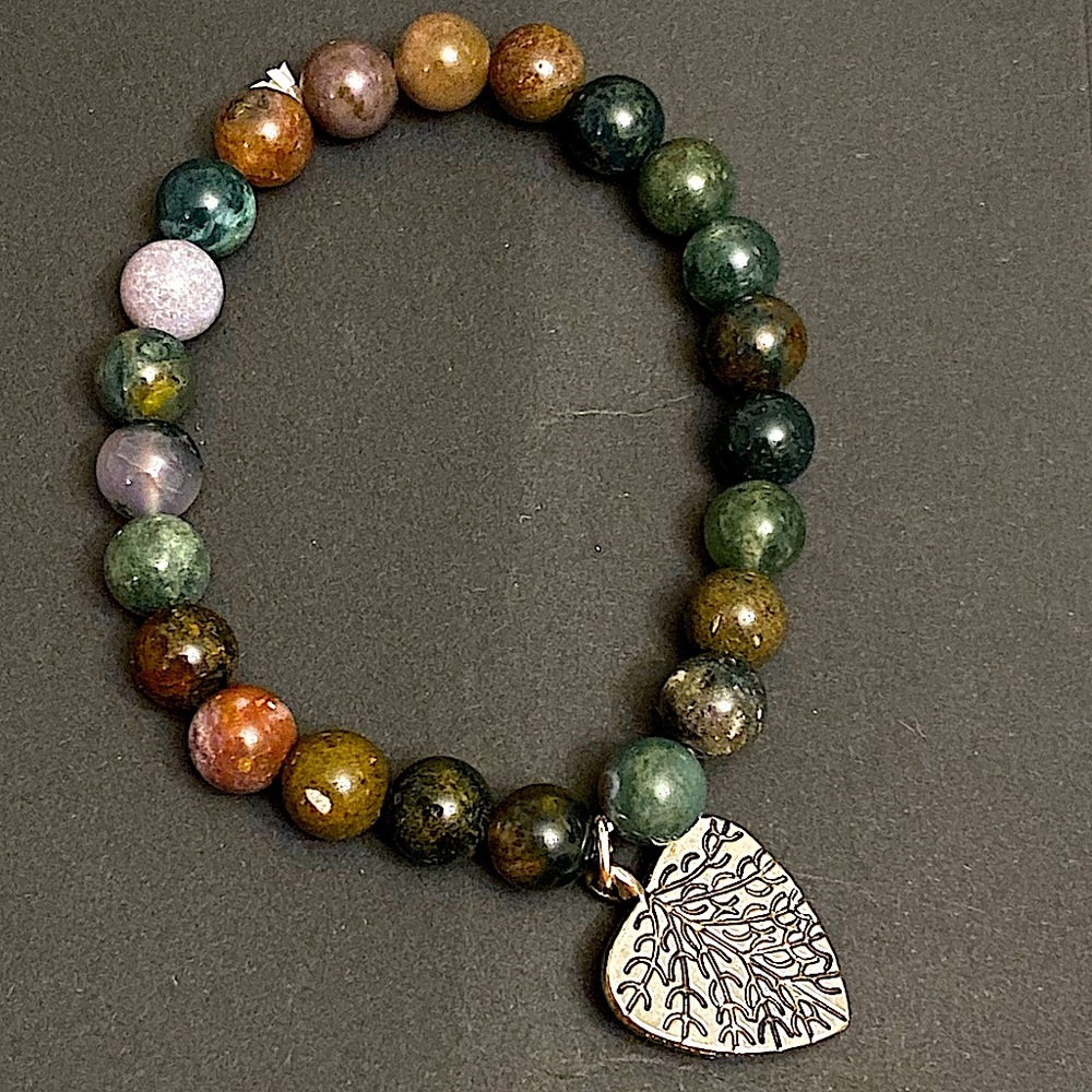 Indian Agate Round Beaded Bracelet With Silver Shaped Heart & Expressive Vanes.